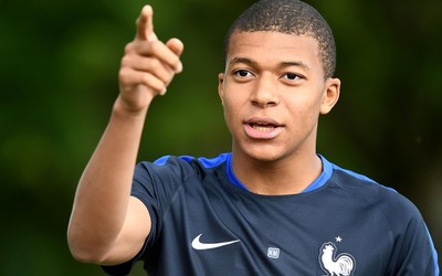 中欧电竞动态-C罗任意球再成经典