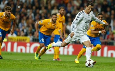 中欧电竞热评-特尔施特根为何总在比赛中摇头